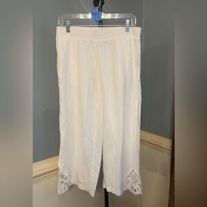 Caribbean Joe White Cropped Pants with Lace Hem linen